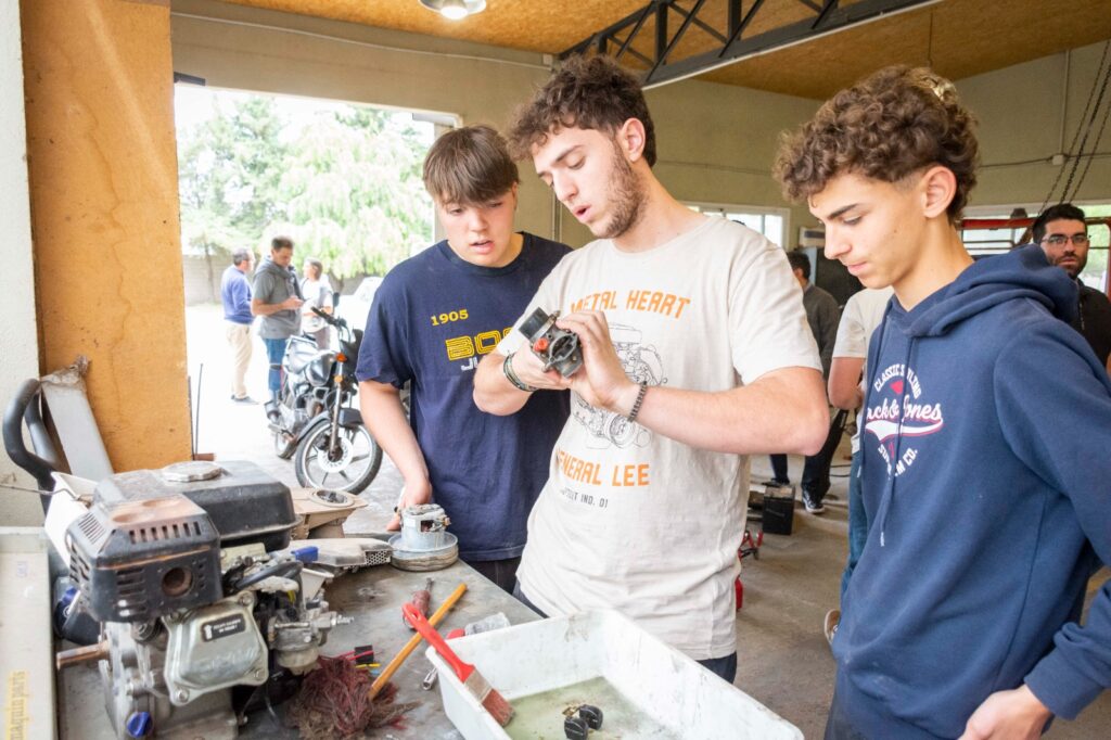 El Colegio Da Vinci recibió cuatro motos para potenciar sus proyectos pedagógicos