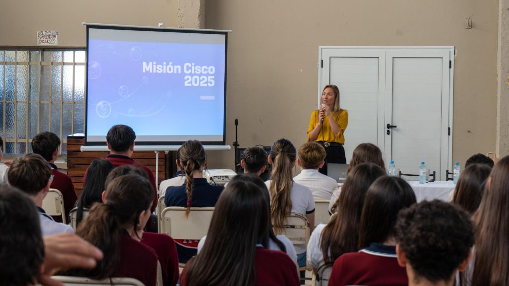 Estudiantes de secundaria podrán acceder a cursos de tecnología como parte de su formación práctica