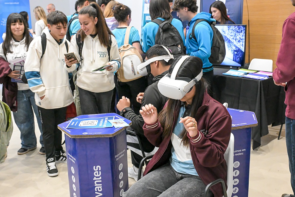 Estudiantes y docentes cordobeses exploraron innovación y tecnología