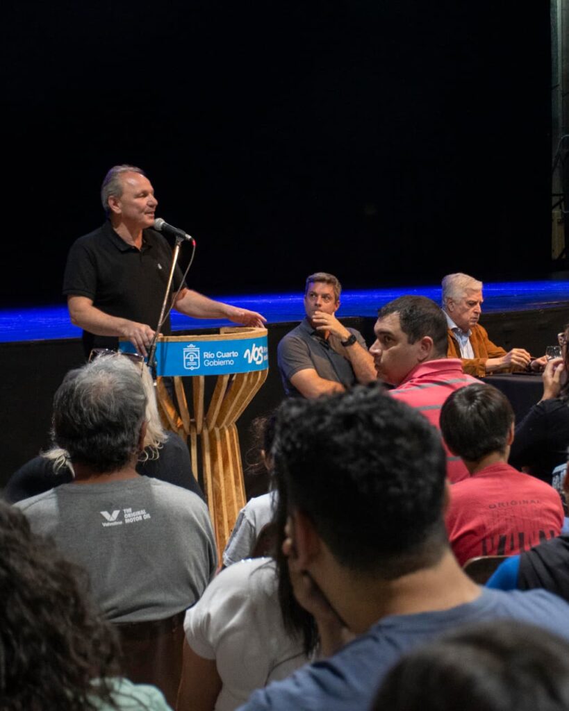 Banco de la Gente: Llaryora y De Rivas entregaron 983 créditos por más de $ 430 millones