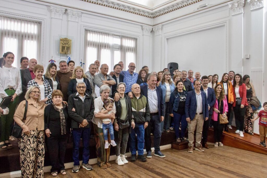 Otras 32 familias de Río Cuarto firmaron la documentación para recibir las escrituras de sus viviendas