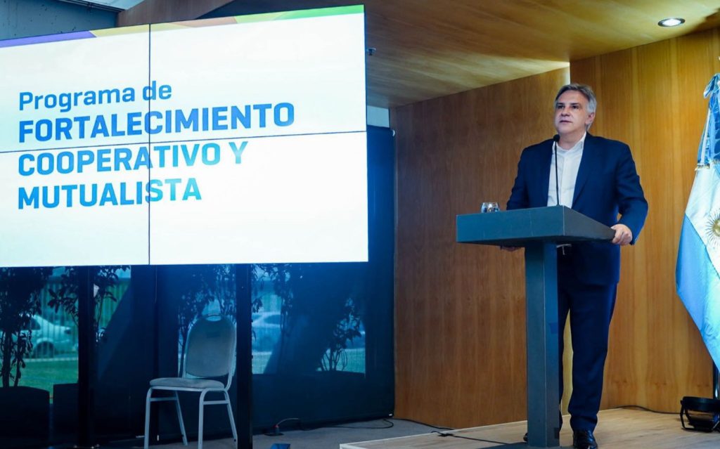 Llaryora: “Defender el cooperativismo y el mutualismo es defender el interior profundo de la Argentina”