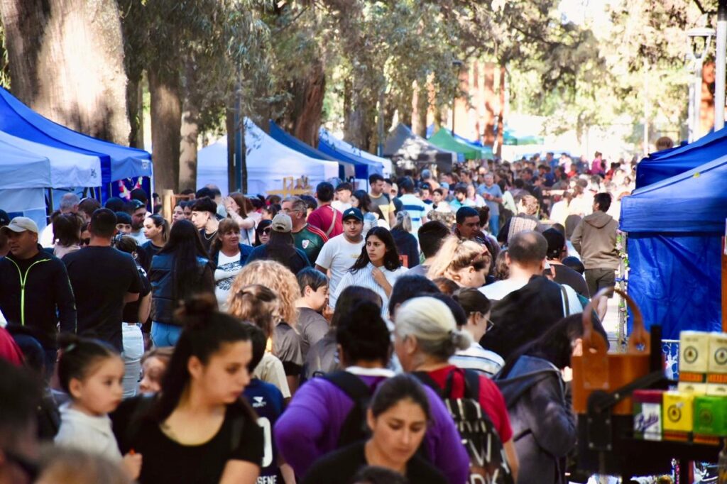 El Paseo de Ferias regresó al Parque Sarmiento con gran convocatoria
