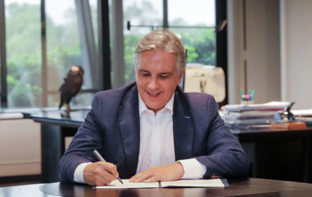 Llaryora Promulgó la Ley del Programa de Igualdad Territorial