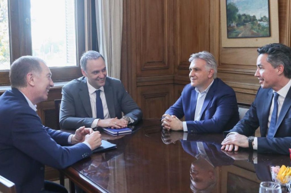 Llaryora calificó como “positiva, cordial y productiva” la reunión con Adorni y Santilli