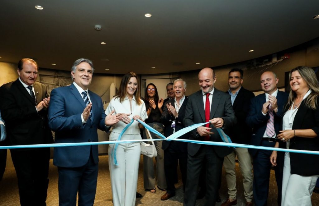 Llaryora participó de la inauguración de la sede de la Cámara de Comercio Exterior de Córdoba