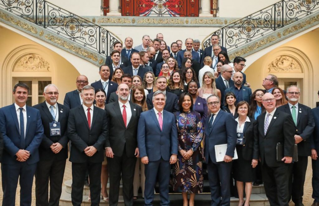 Ante más de 50 líderes mundiales, Llaryora inauguró el “Intercambio para la Competitividad de las Américas” impulsado por OEA