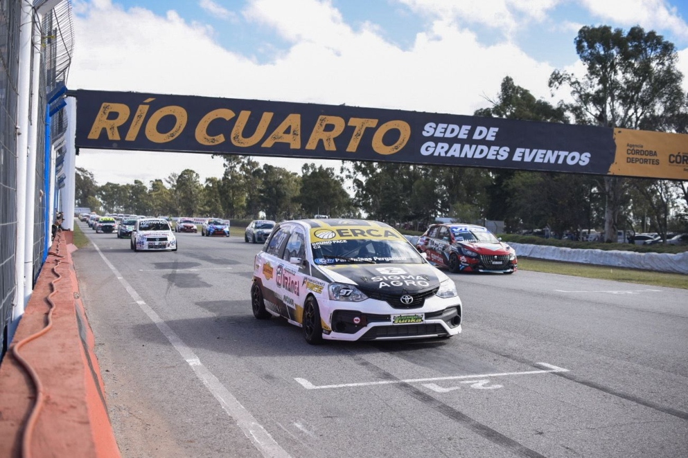 El Autódromo de Río Cuarto vive un fin de semana histórico: regresa el Turismo Nacional y debuta el Turismo Carretera 2000