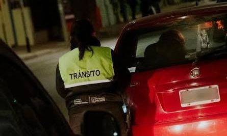 Múltiples procedimientos durante la madrugada del domingo dejan 120 vehículos controlados