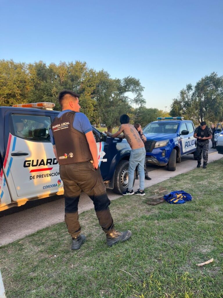 Detenido tras rápida maniobra policial: intentó despistar quitándose la ropa
