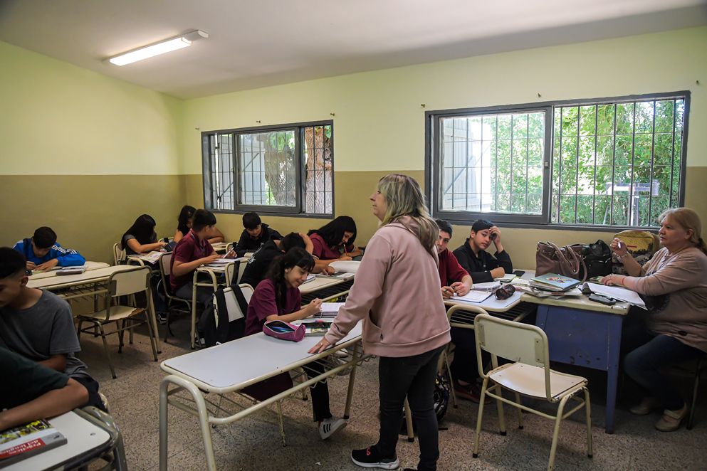 Organismos internacionales destacaron en una escuela rural el impacto del programa Puentes Digitales
