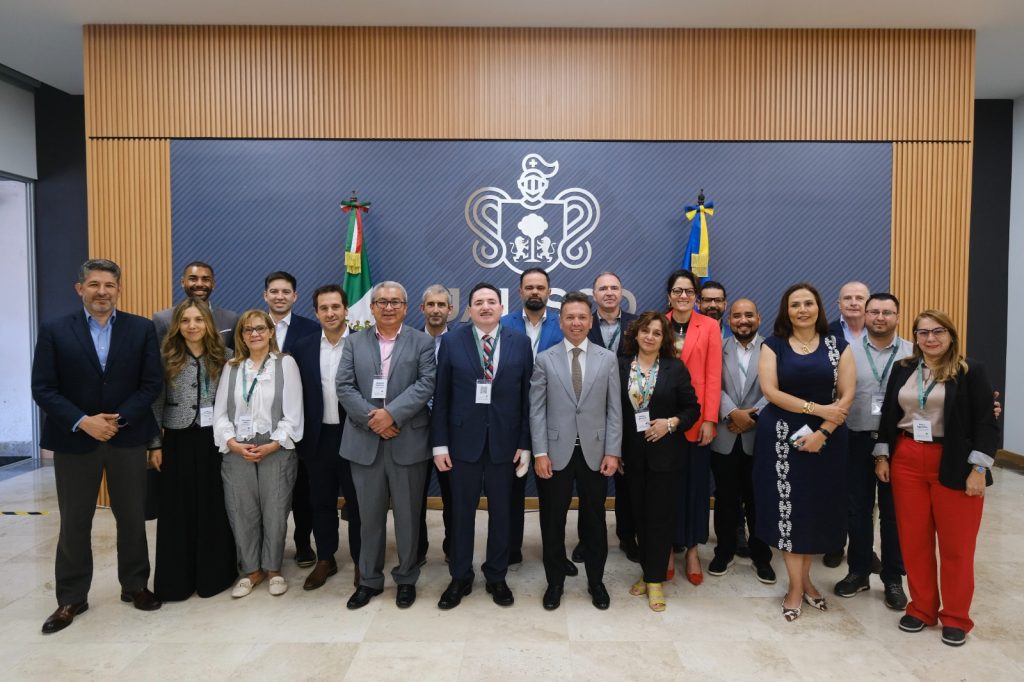 El ministro Horacio Ferreyra participó del encuentro latinoamericano de ministros de Educación en Jalisco, México