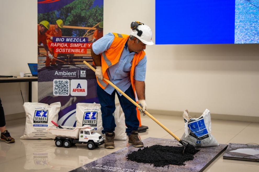 Continúan las capacitaciones a cooperativas de la provincia en bacheo con bioasfalto