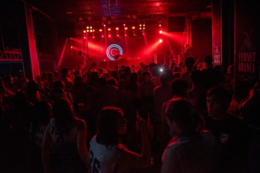 UDQ en Río Cuarto: 1.315 jóvenes celebraron en espacios habilitados y con participación de los padres.