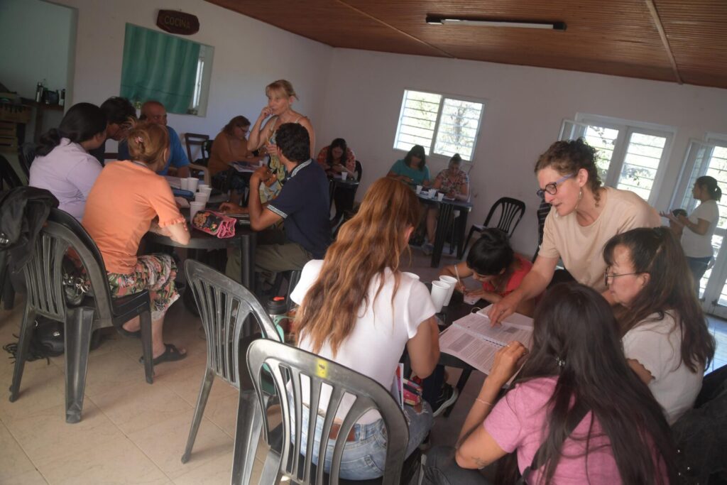 Jóvenes y Adultos: La educación llega a parajes de montaña y transforma vidas