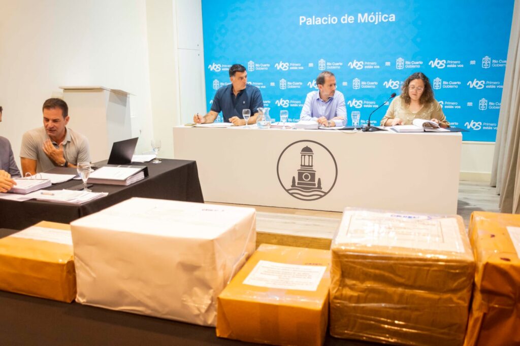 Se presentaron 6 ofertas por los servicios de alumbrado público y semaforización