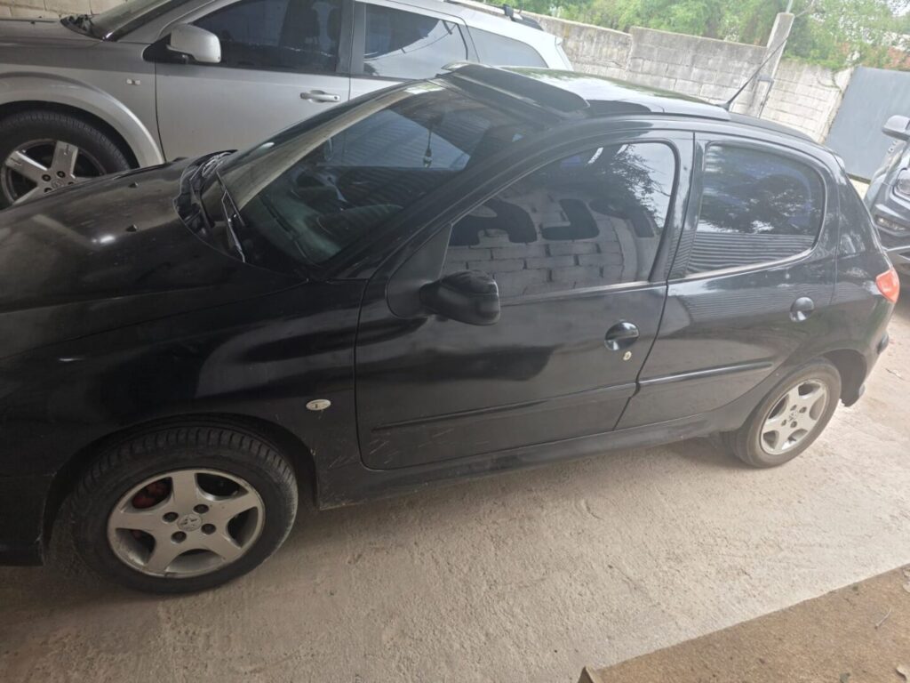 Un automóvil denunciado en Laboulaye fue recuperado en el Puesto de Verificación de barrio Bimaco, en Rio Cuarto