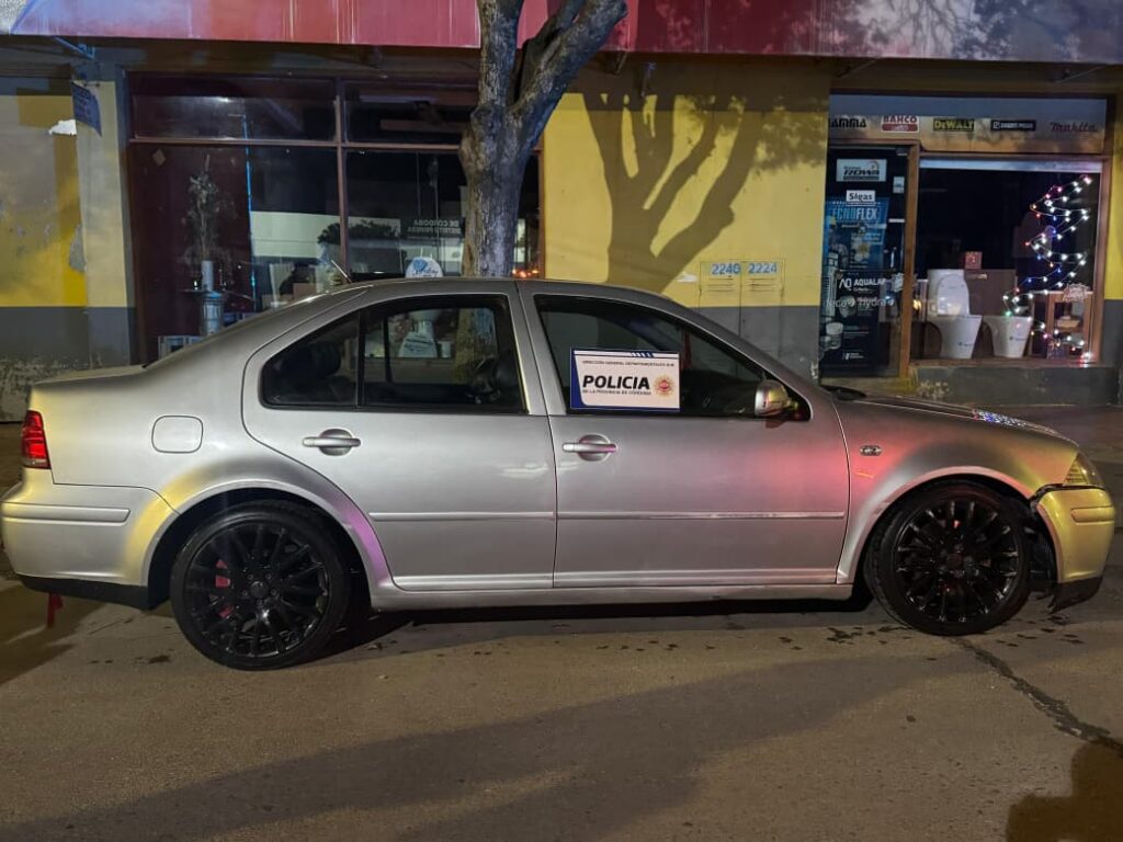 Tenía pedido de captura: Huyó en su auto, después a pie y terminó detenido