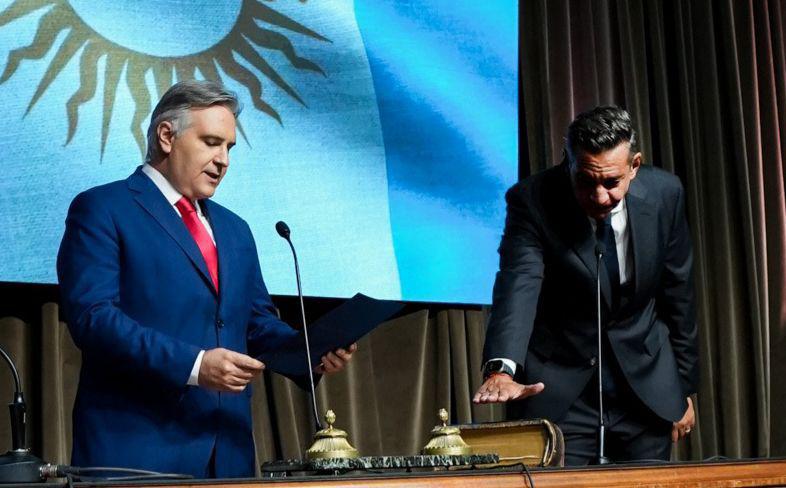 Llaryora tomó juramento a Miguel Siciliano como ministro de Vinculación y Gestión Institucional
