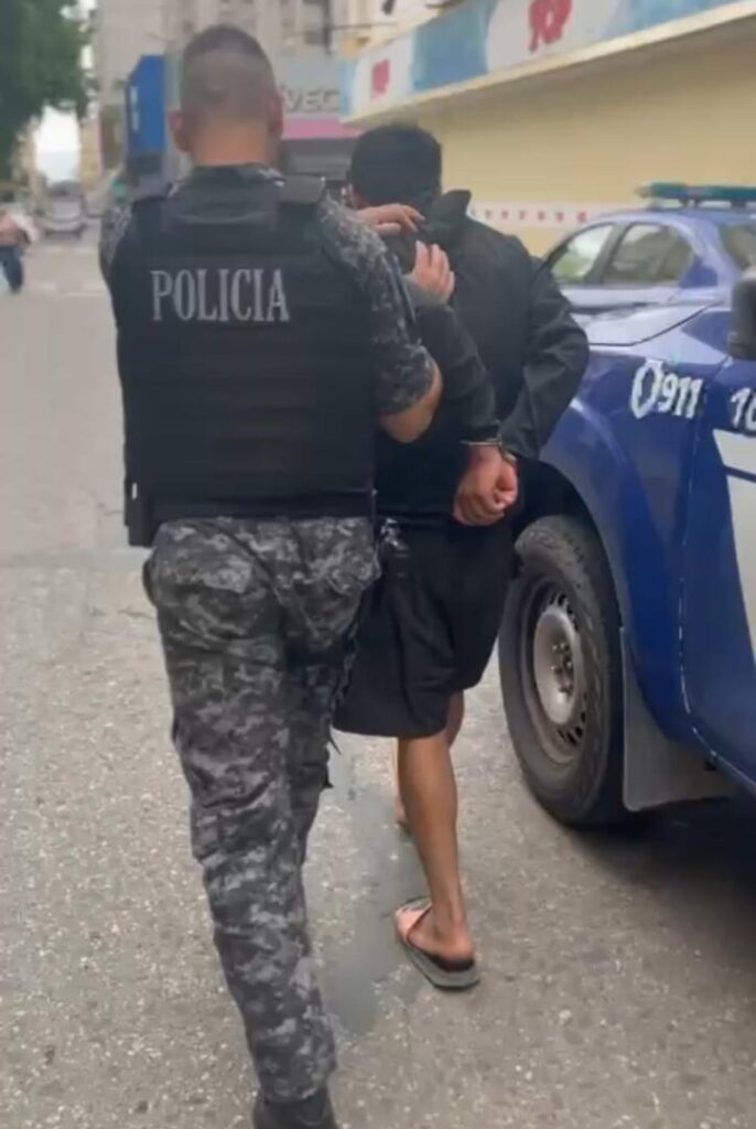 Nueve allanamientos simultáneos por violencia urbana: secuestran armas blancas y detienen a dos hombres