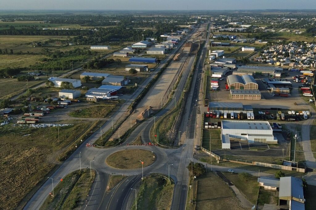 Avanza la obra de Circunvalación y ya se habilitaron 3.500 metros de colectora pavimentada