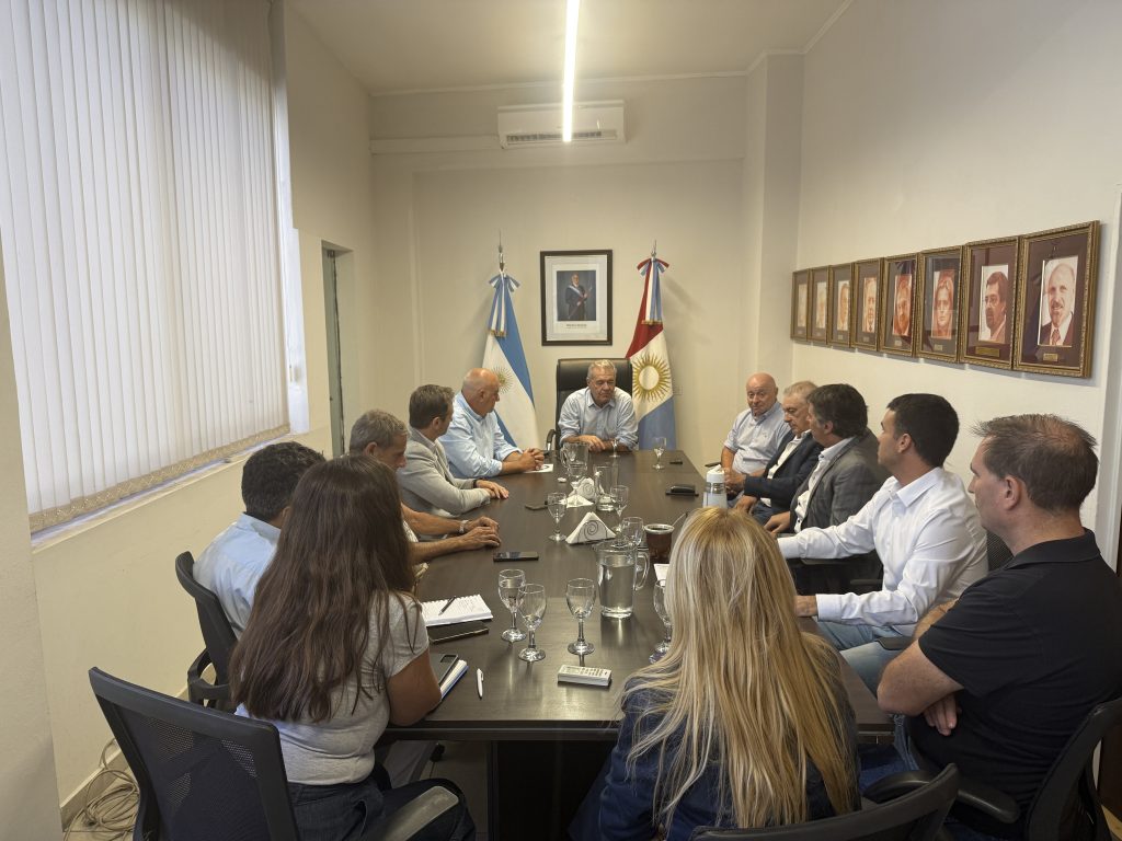 El Gobierno y UIC avanzan en la conformación de la “Academia de la Industria”