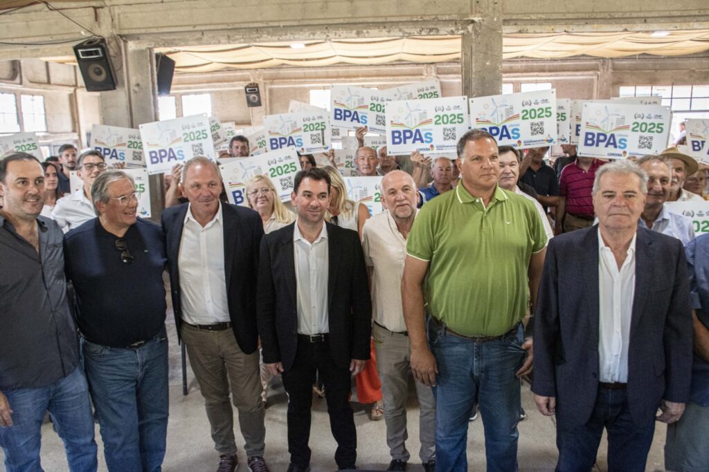 De Rivas acompañó a Busso en la entrega de aportes a productores agropecuarios