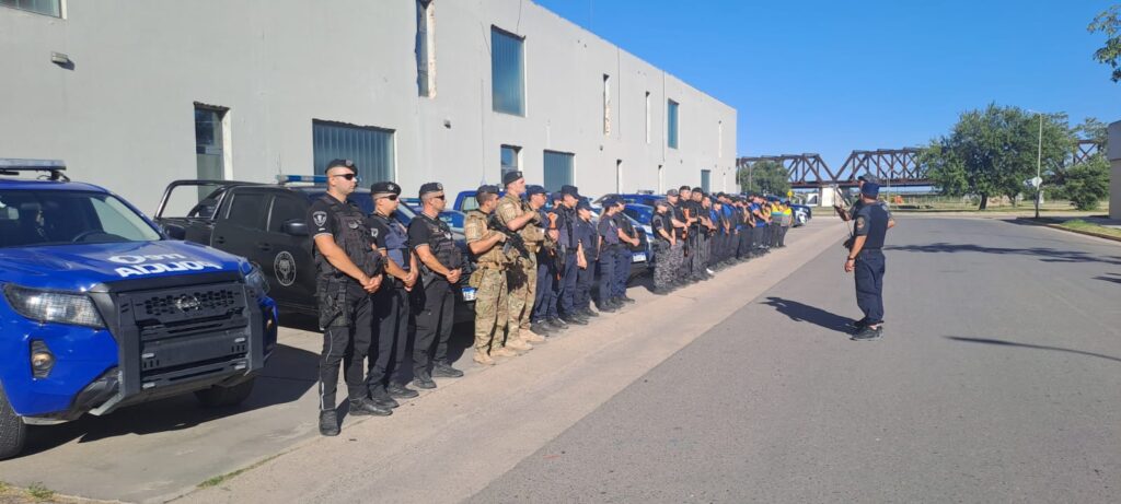 Operativos del fin de semana: 18 personas detenidas, 14 vehículos secuestrados, 1 arma de fuego y 7 armas blancas.