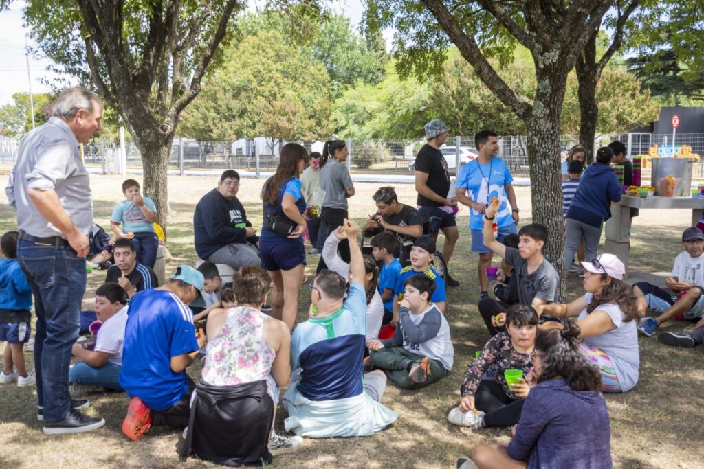 Cientos de personas disfrutan de las múltiples actividades en el Piletón Nº 1