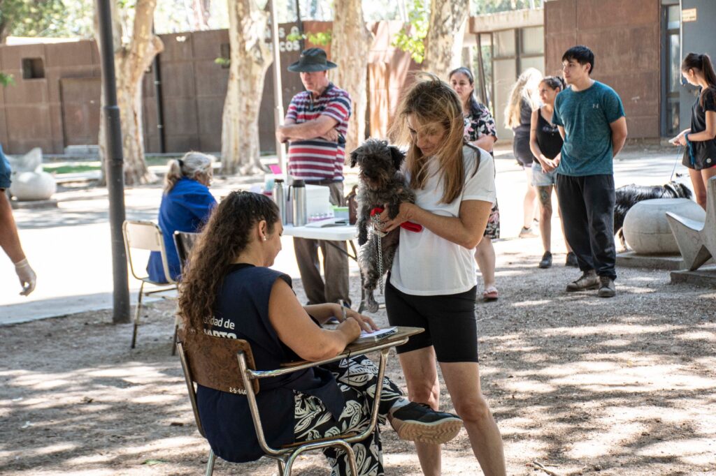 Más de 240 animales fueron vacunados contra la rabia en el Parque Sarmiento