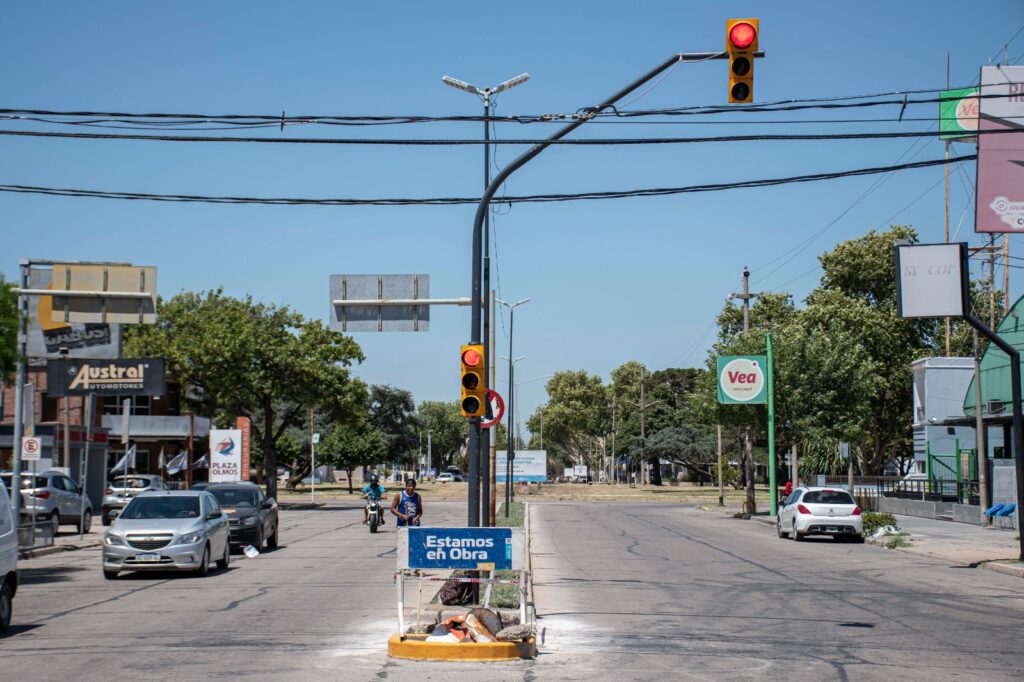 Revitalización de Avenida Sabattini: nuevo sistema de alumbrado y más semáforos