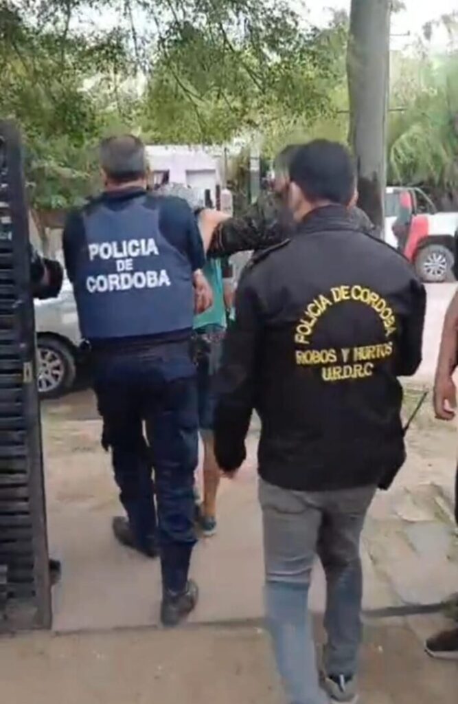 Allanamientos simultáneos: Aprehensión de tres personas y secuestro de arma de fuego