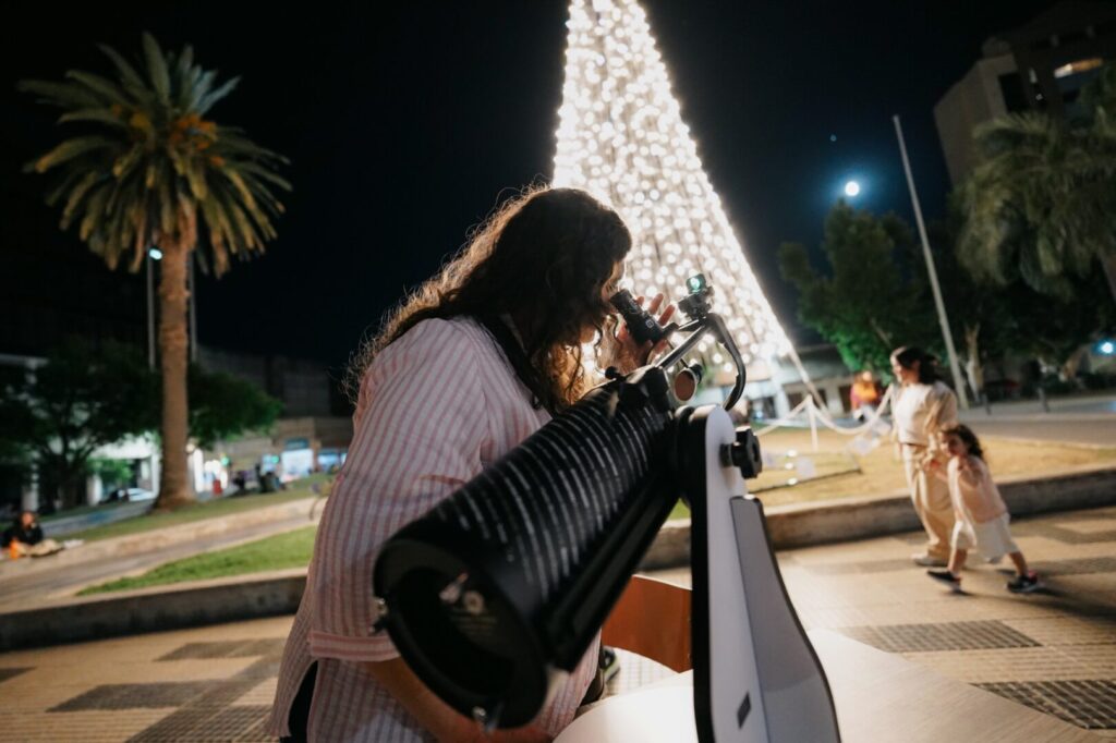 Superluna: exitosa experiencia de astroturismo en el Palacio Municipal