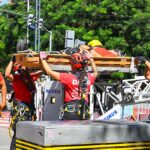 Bomberos de la Policía realizaron simulacros en altura en la fachada del Patio Olmos