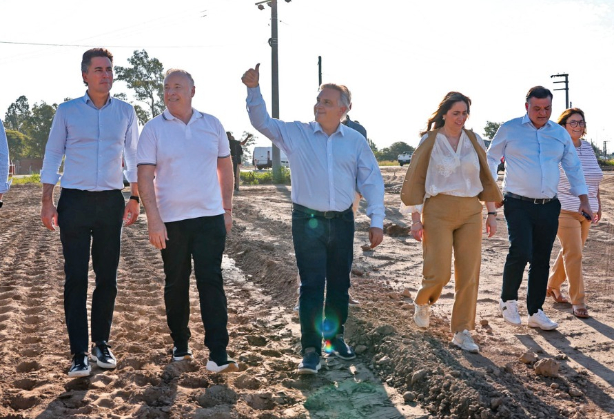 Villa María: Llaryora recorrió la obra de la Circunvalación, que alcanza una avance del 95%