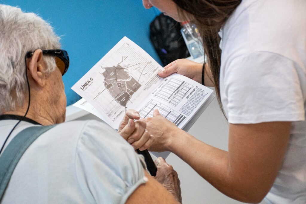 Asesoran a jubilados y pensionados en el nuevo Sistema de Transporte