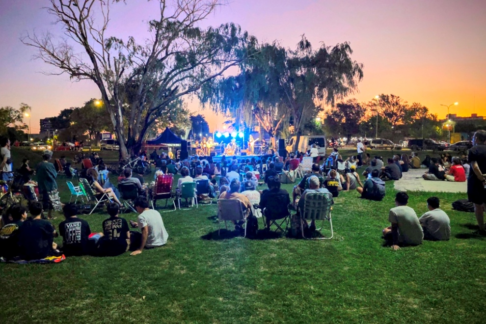 Folclore, rock y cuarteto los clásicos del domingo en la costanera del río Cuarto