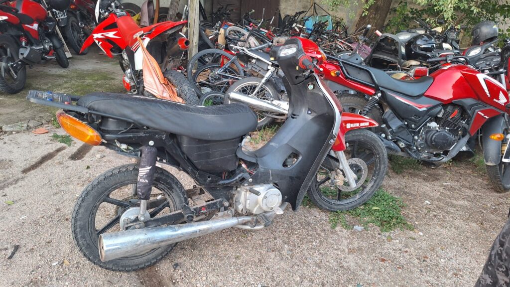 Continúan los operativos de control de motocicletas: 12 motocicletas secuestradas, tres de ellas con pedido judicial.