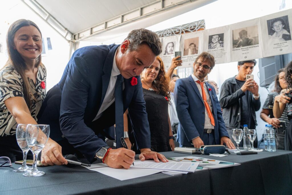 Córdoba firmó un convenio para modernizar el Archivo Provincial de la Memoria
