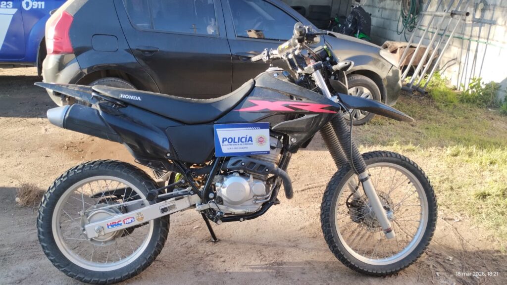 A través de la Central de Monitoreo se logró recuperar una motocicleta sustraída y la detención de los autores.