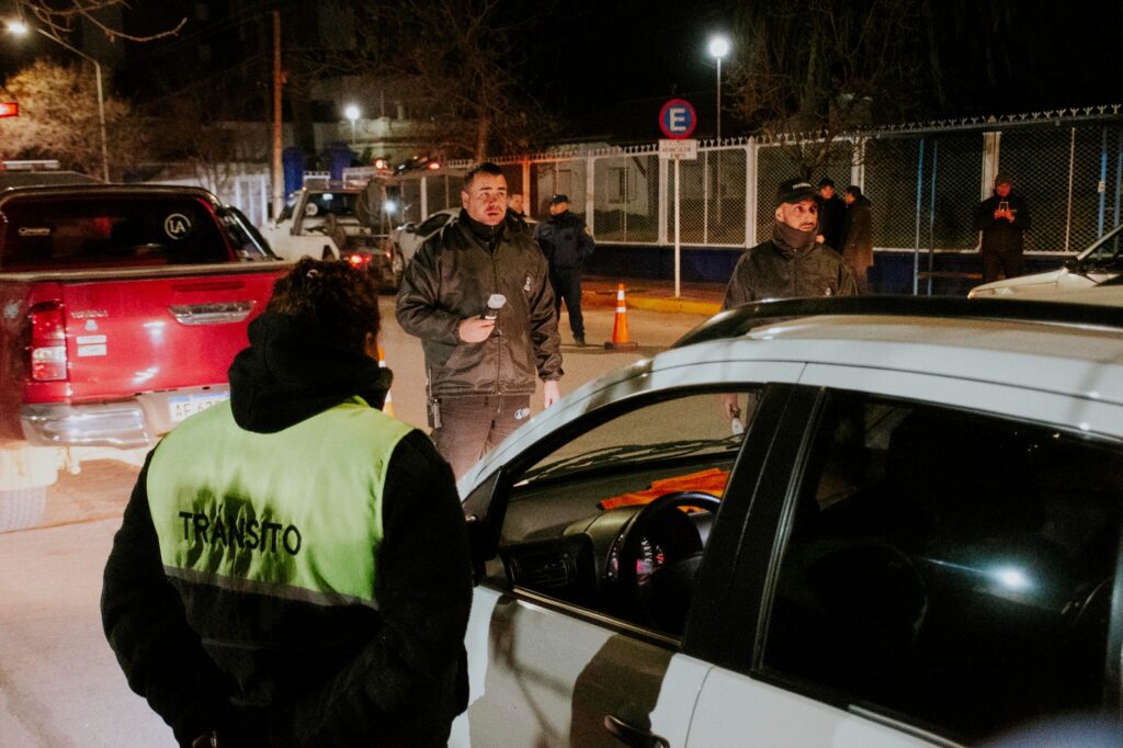 Controles de tránsito durante el fin de semana: se realizaron más de 200 controles vehiculares y se detectaron 24 alcoholemias positivas