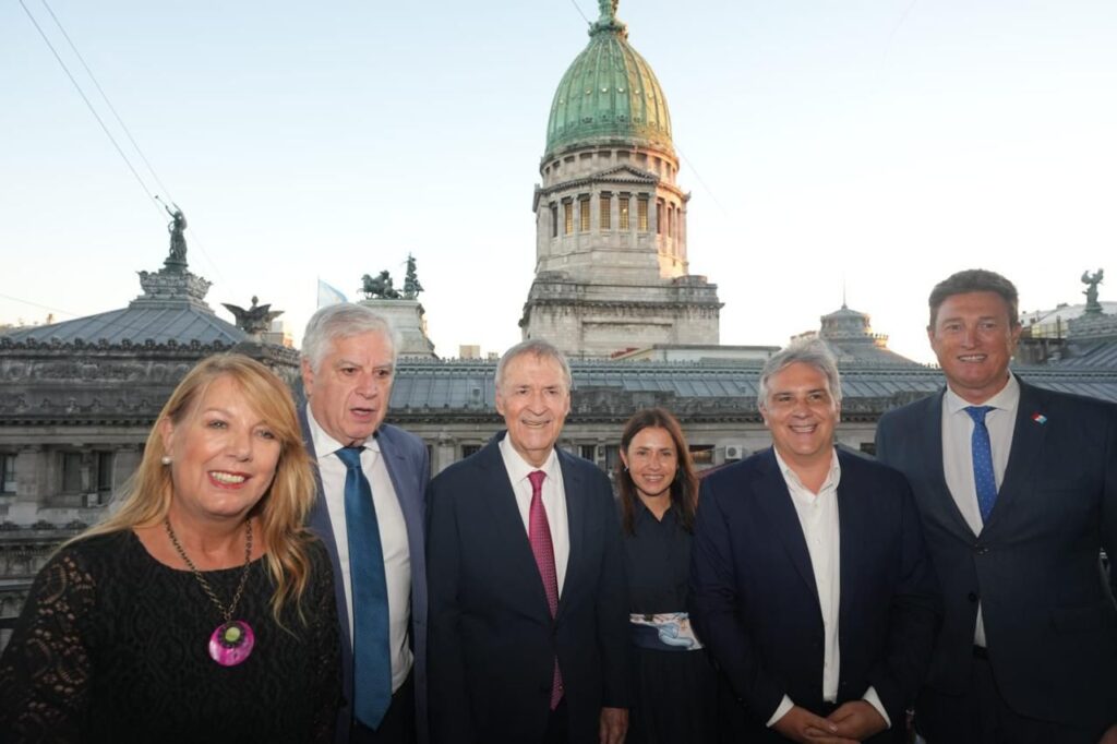 El Bloque Provincias Unidas se reunió con los gobernadores Llaryora y Pullaro antes de la Asamblea Legislativa