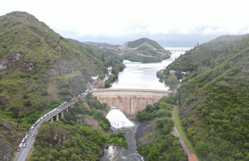 “Abrirán una válvula del dique San Roque y, en principio, no se prevé el corte de la Costanera