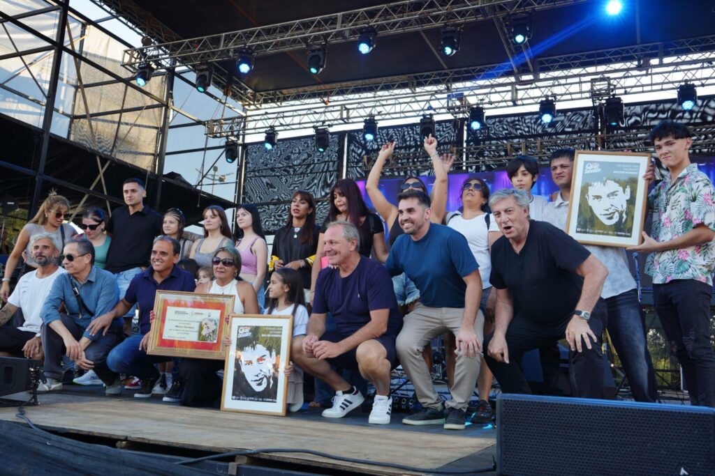 Con un emotivo homenaje a Walter Romero, el Festival “Que Bonito” dio el cierre a una nueva edición de las Noches de Río Cuarto, en la Costanera del río, con una participación multitudinaria de público.