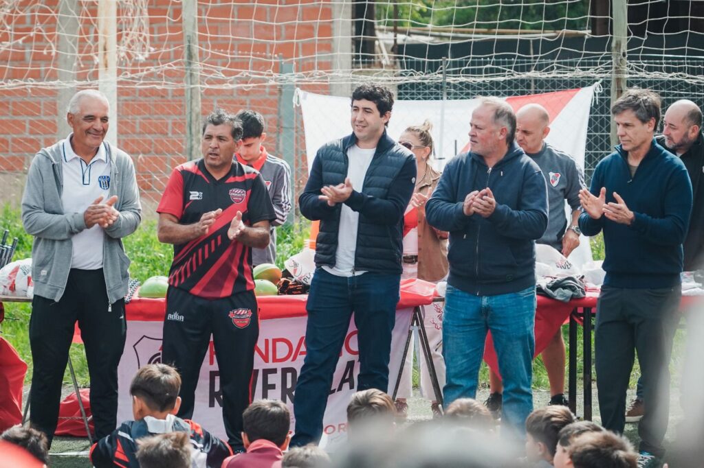 Fundación River Plate entregó materiales deportivos a clubes barriales de Río Cuarto
