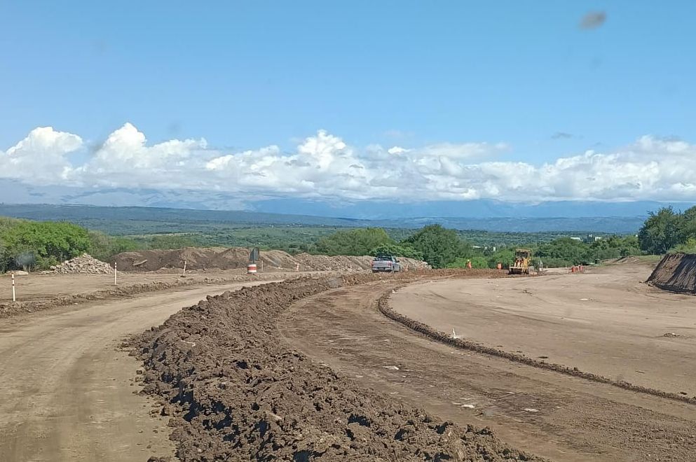 Comenzó la pavimentación de la ruta que une Santa Rosa de Calamuchita con Soconcho