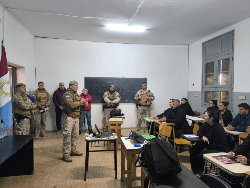 Capacitación en el uso de armas Menos Letales destinada a la Guardia Local de Prevención