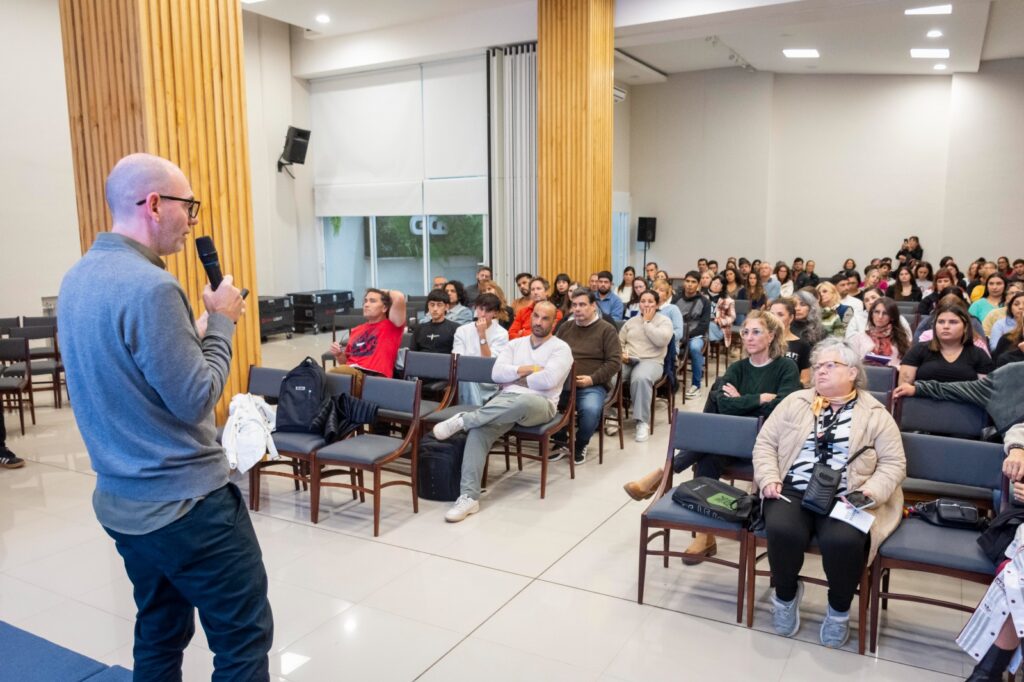 Más de 130 personas participaron del tercer módulo teórico de la Escuela de Negocios