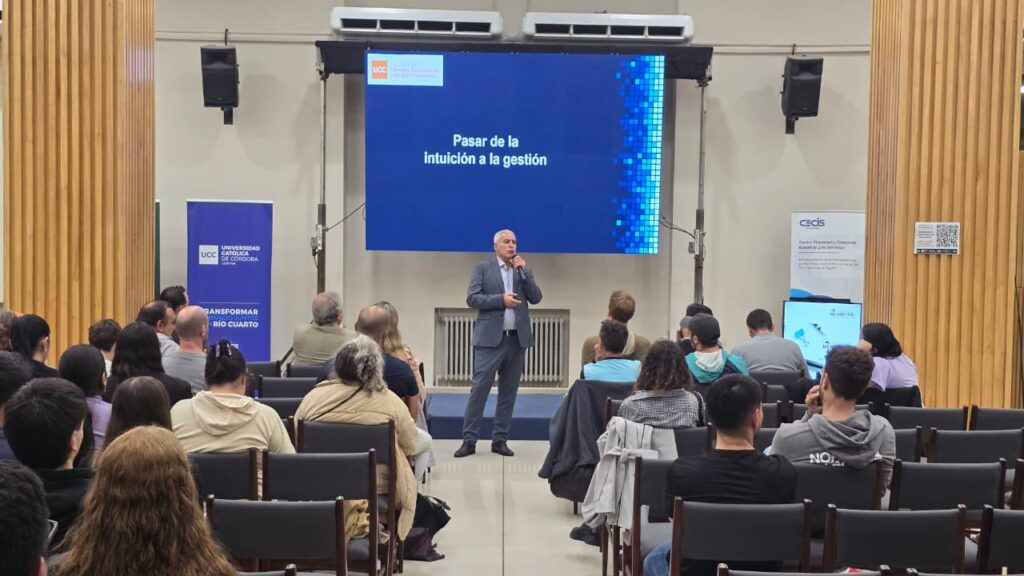 La Escuela de Negocios continúa fortaleciendo la formación empresarial