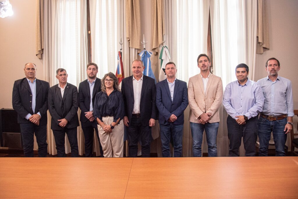 Reducción de cargos políticos y reestructuración de gabinete municipal.